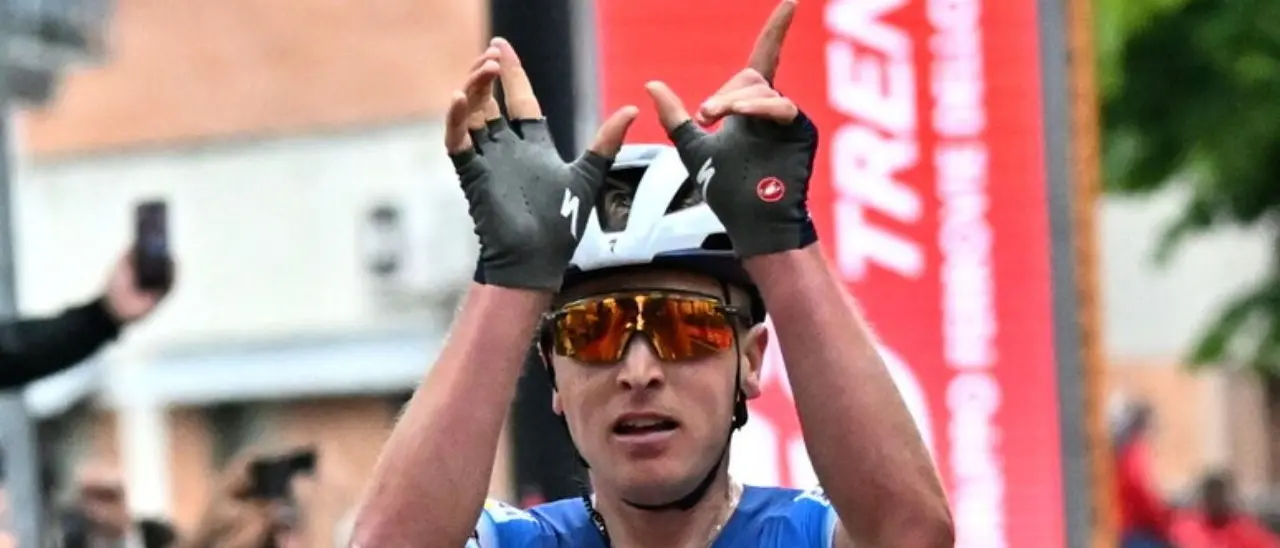 Giro d’Italia, a Padova vince Merlier al fotofinish: beffato Milan. Pogacar resta in maglia rosa