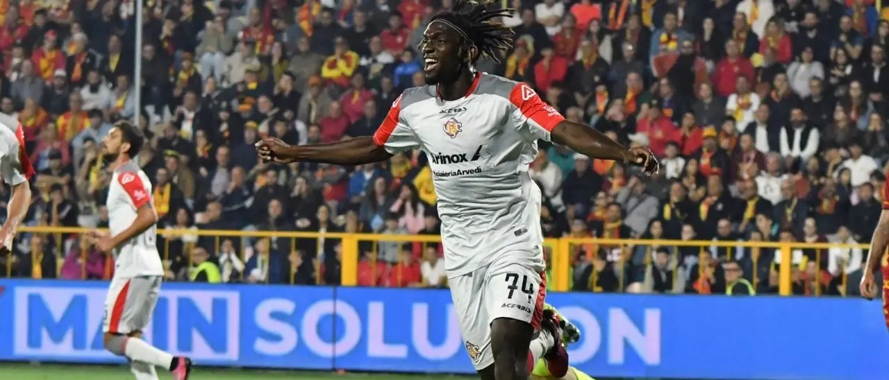 Cremonese-Catanzaro, Tsadjout: «Voglio uno stadio infuocato come il Ceravolo all’andata». Ma allo Zini ci saranno anche 4mila cuori giallorossi