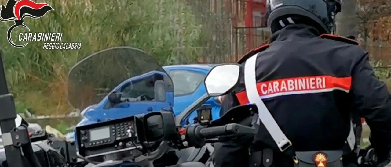 Furbetti del contatore elettrico, raffica di denunce dei carabinieri nella Piana di Gioia Tauro
