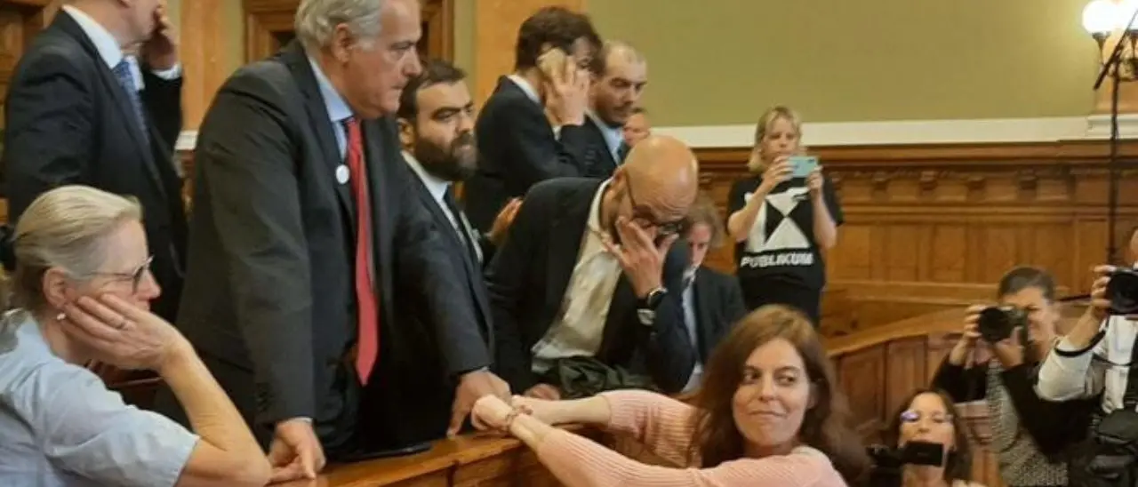 Ungheria, Ilaria Salis in tribunale per la prima volta senza catene