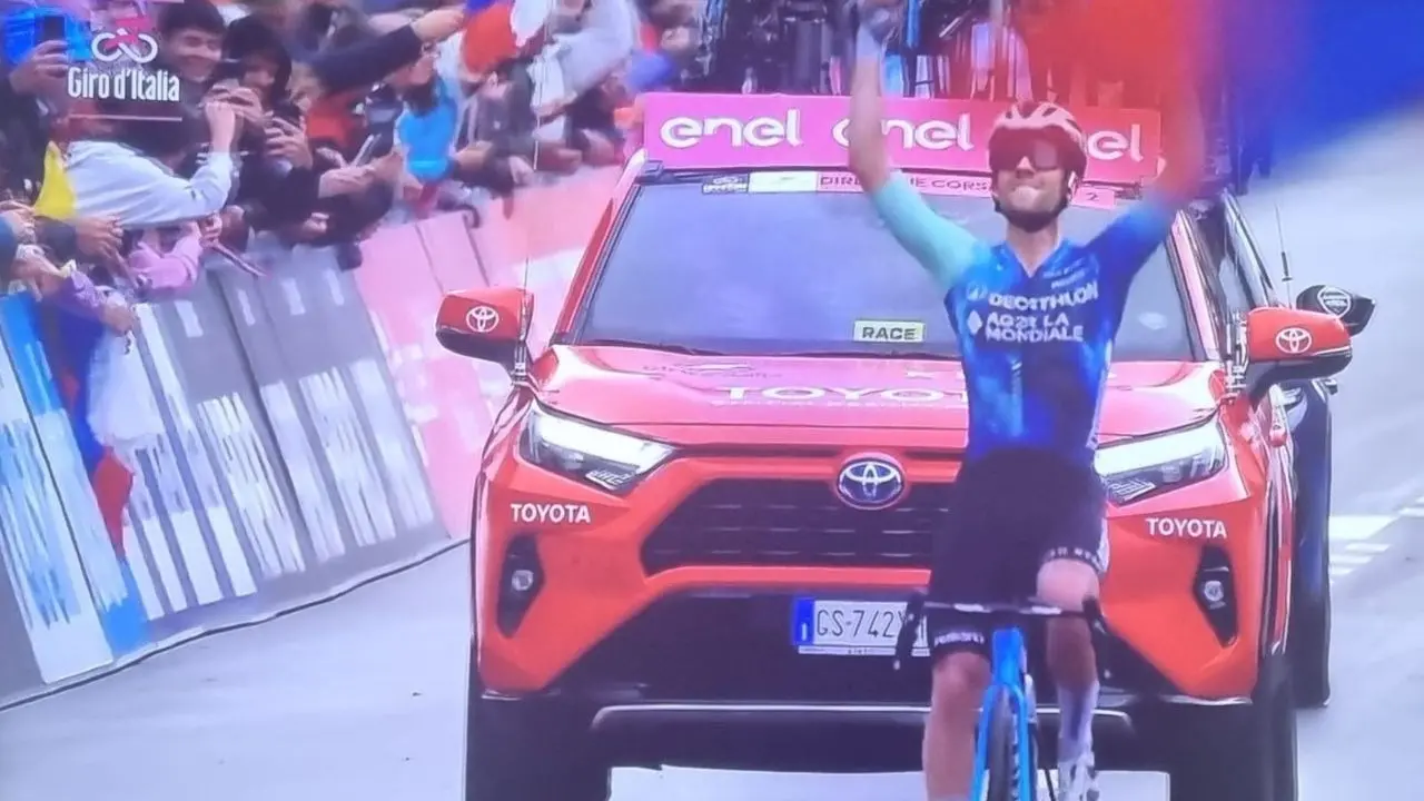 Giro d’Italia, capolavoro Vendrame a Sappada. Pogacar resta in maglia rosa