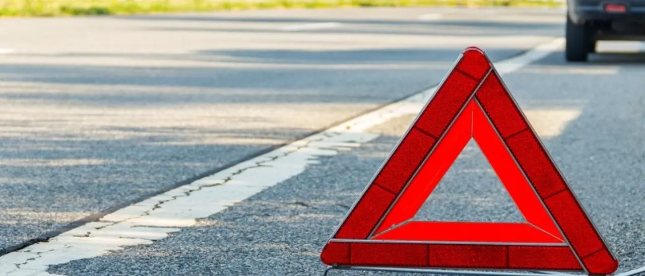 Barca cade da un camion, disagi alla circolazione stradale sulla statale 18 nel Cosentino