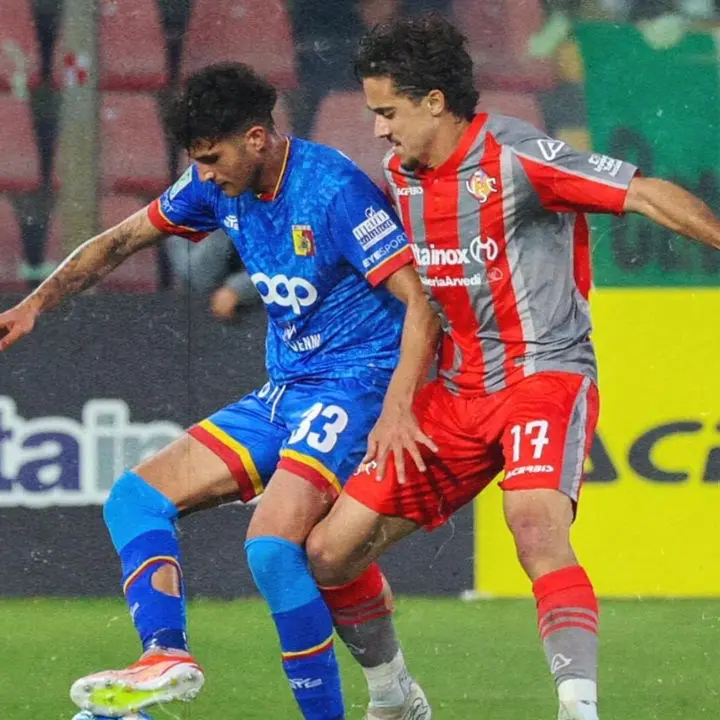 Cremonese-Catanzaro, 90 minuti da incubo fermano il volo delle Aquile: 4 a 1. Grigiorossi in finale playoff