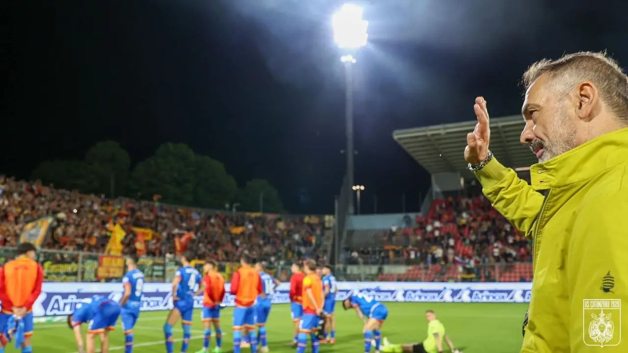 Cremonese-Catanzaro 4-1, Vivarini: «Bisogna riconoscere i meriti all‘avversario». E poi: «I nostri tifosi? La bellezza del calcio»