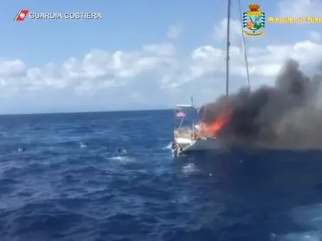 Esplosione barca di migranti a Crotone, condannati due finanzieri: «Le quattro morti si potevano evitare»