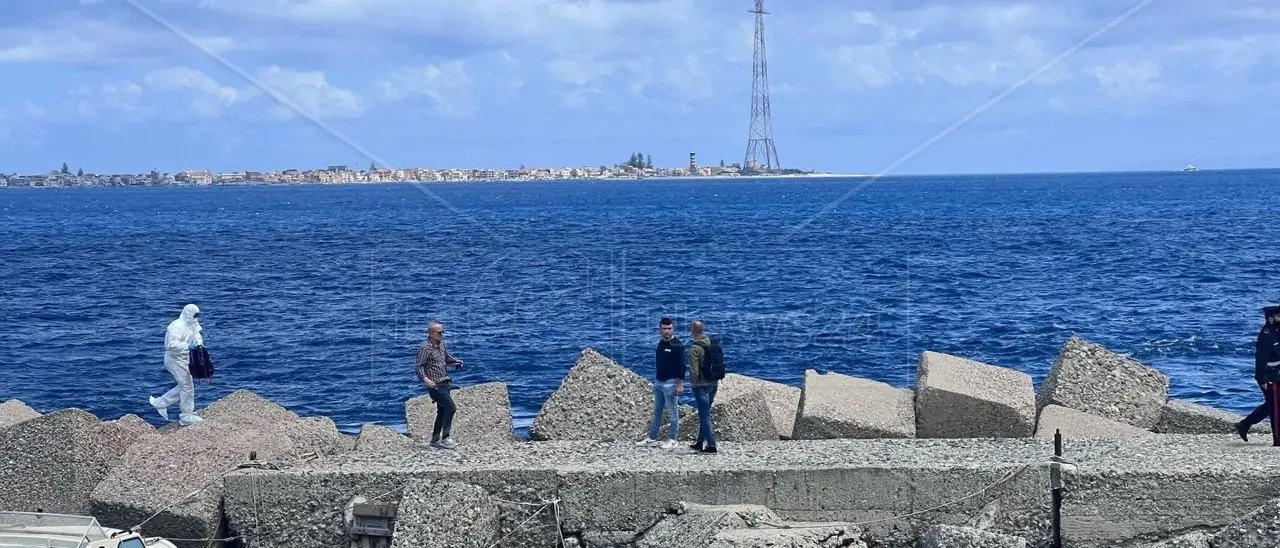 Neonato trovato morto a Villa, degrado e violenze sullo sfondo di un dramma ancora da chiarire: sentiti i familiari della 13enne