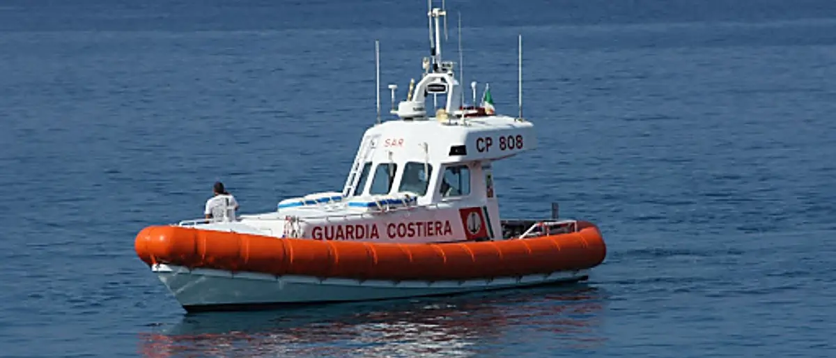 Cadavere di un bambino trovato in mare a Lamezia, forse è la vittima di un naufragio