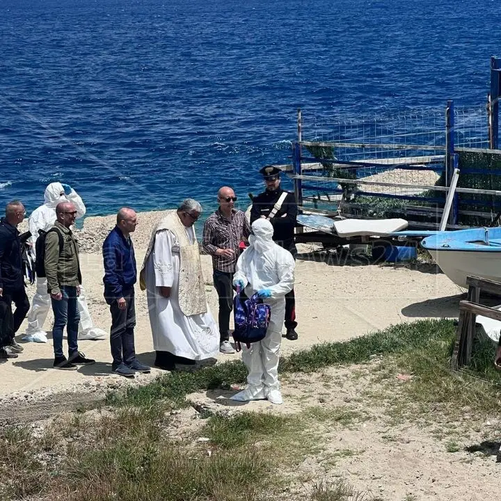 Neonato trovato morto a Villa San Giovanni: la madre potrebbe essere una ragazza italiana minorenne