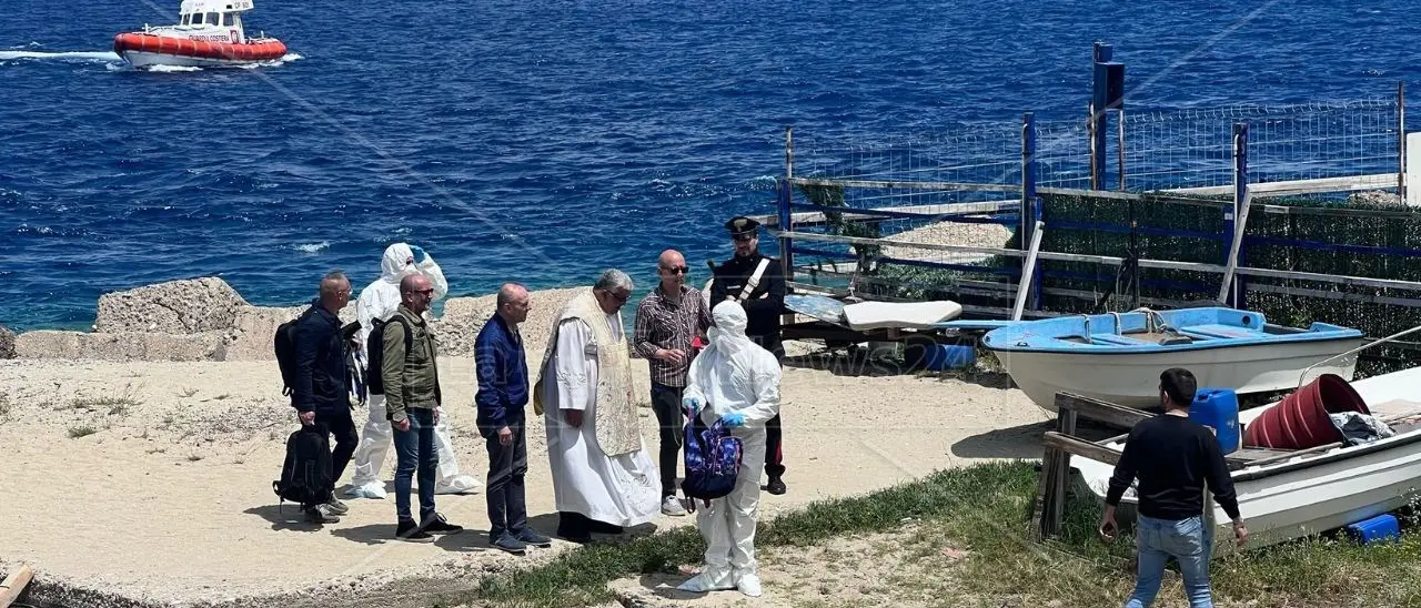 Neonato trovato morto a Villa San Giovanni: la madre potrebbe essere una ragazza italiana minorenne