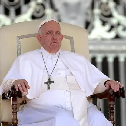Papa Francesco sbarra la strada ai gay nei seminari e sentenzia: «C’è troppa frociaggine»