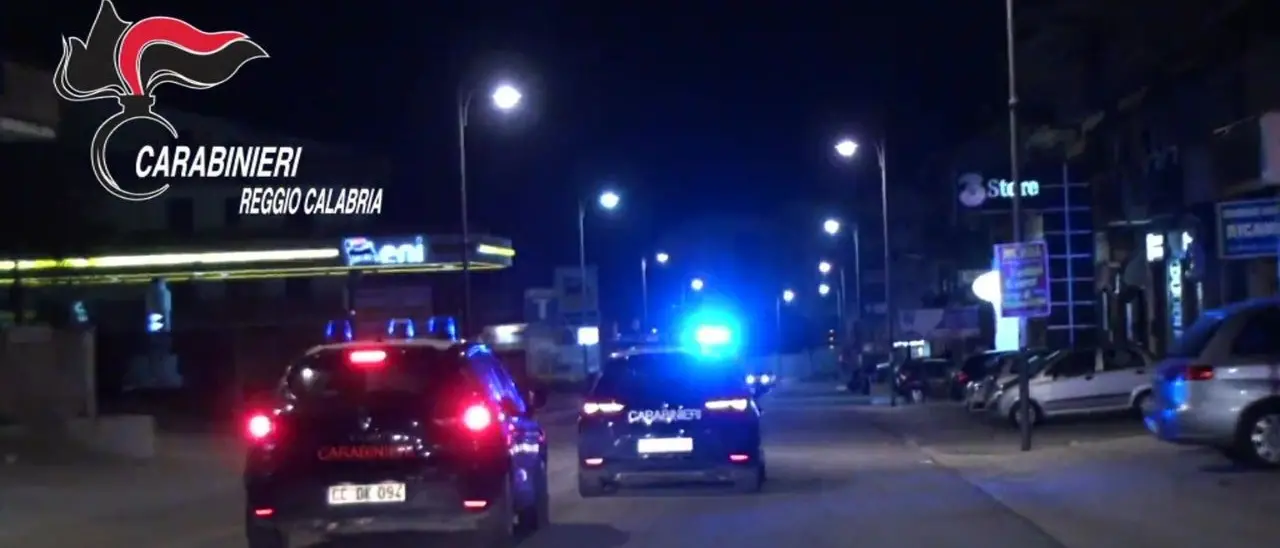 Adescato online, picchiato e poi derubato: brutale aggressione omofoba a Reggio Calabria. Arrestate tre persone