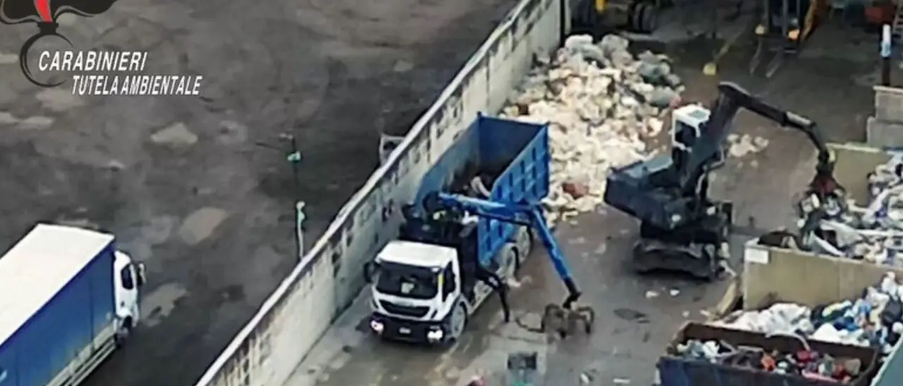 Smaltimento illecito di rifiuti speciali e corruzione: 12 misure cautelari in Campania