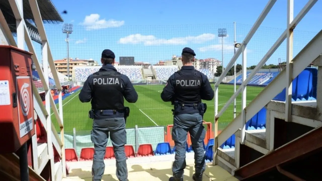 Crotone, la Digos denuncia sette ultras per la spedizione punitiva ai calciatori rossoblù