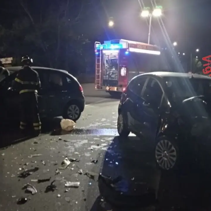 Scontro frontale a Catanzaro: muore una ragazza di 25 anni, ferita gravemente un’altra persona
