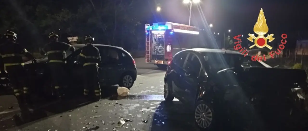 Scontro frontale a Catanzaro: muore una ragazza di 25 anni, ferita gravemente un’altra persona