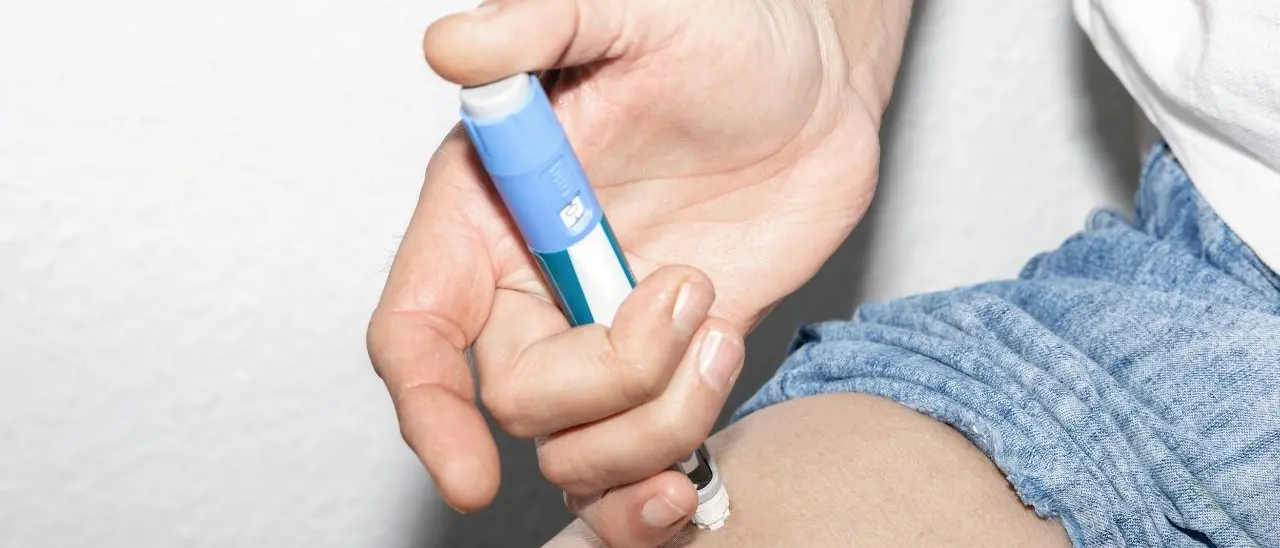 Svolta per chi ha il diabete, l’insulina una volta sola a settimana: arriva l’ok dell’Ema
