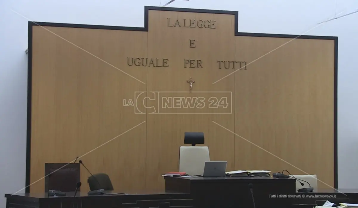 Le mani della ’ndrangheta su rifiuti e centrale a biomasse di Cutro, 20 condanne in abbreviato - NOMI