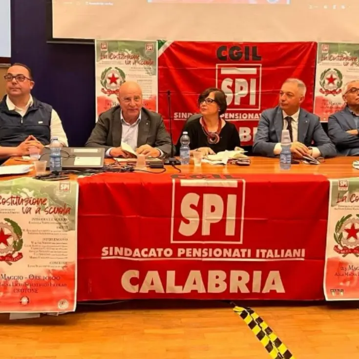 La costituzione va a scuola, il sindacato Spi Cgil incontra gli studenti di Crotone: «Oggi più che mai aggrediti i principi di libertà e uguaglianza»