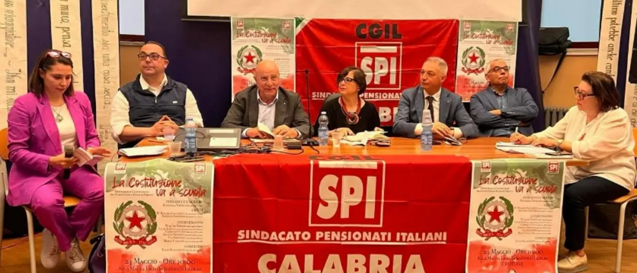 La costituzione va a scuola, il sindacato Spi Cgil incontra gli studenti di Crotone: «Oggi più che mai aggrediti i principi di libertà e uguaglianza»