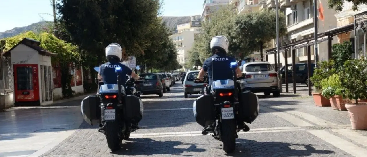 Crotone, controlli alla movida sul lungomare: sanzionati due locali