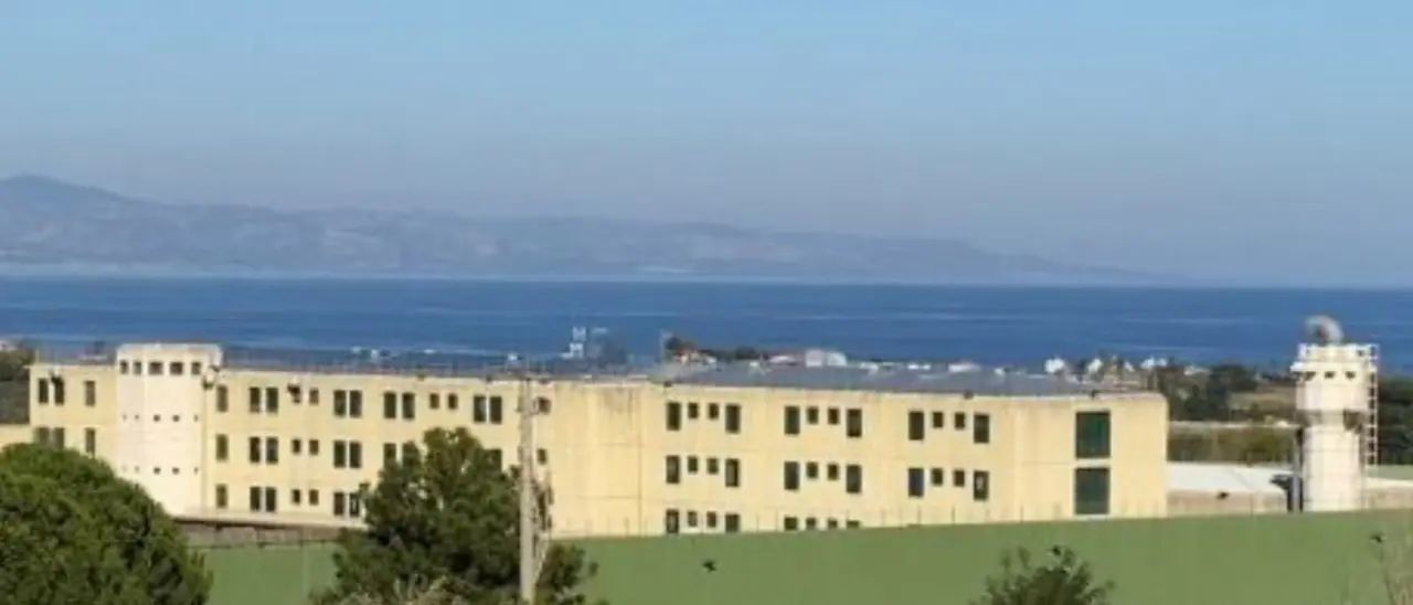 Corigliano Rossano, situazione fuori controllo in carcere: agenti in stato di agitazione