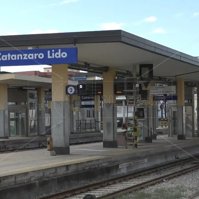 Interventi di ammodernamento sulla rete ferroviaria Lamezia Terme-Catanzaro Lido, sospesa la circolazione dei treni