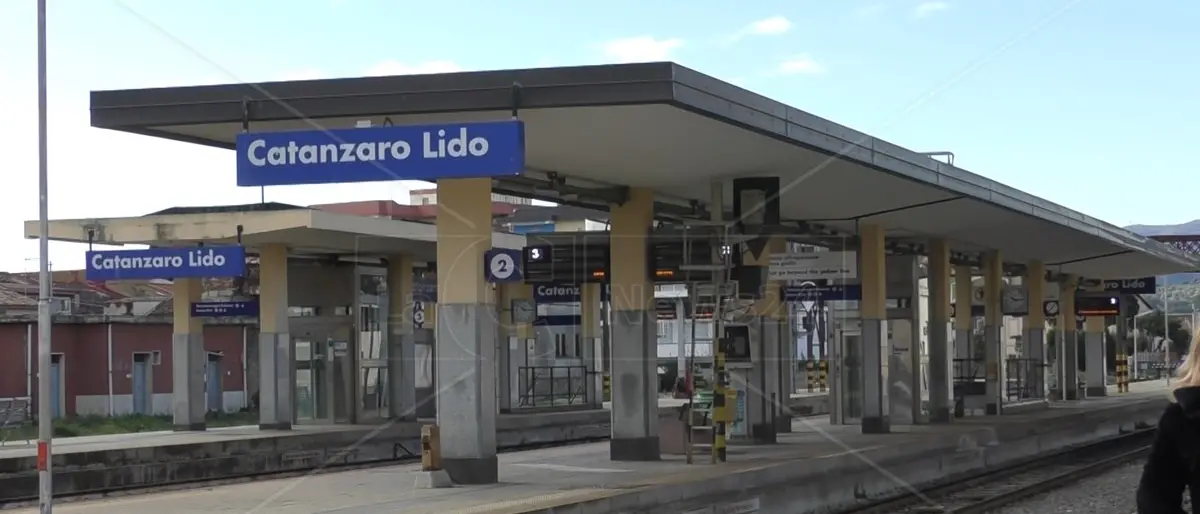 Interventi di ammodernamento sulla rete ferroviaria Lamezia Terme-Catanzaro Lido, sospesa la circolazione dei treni