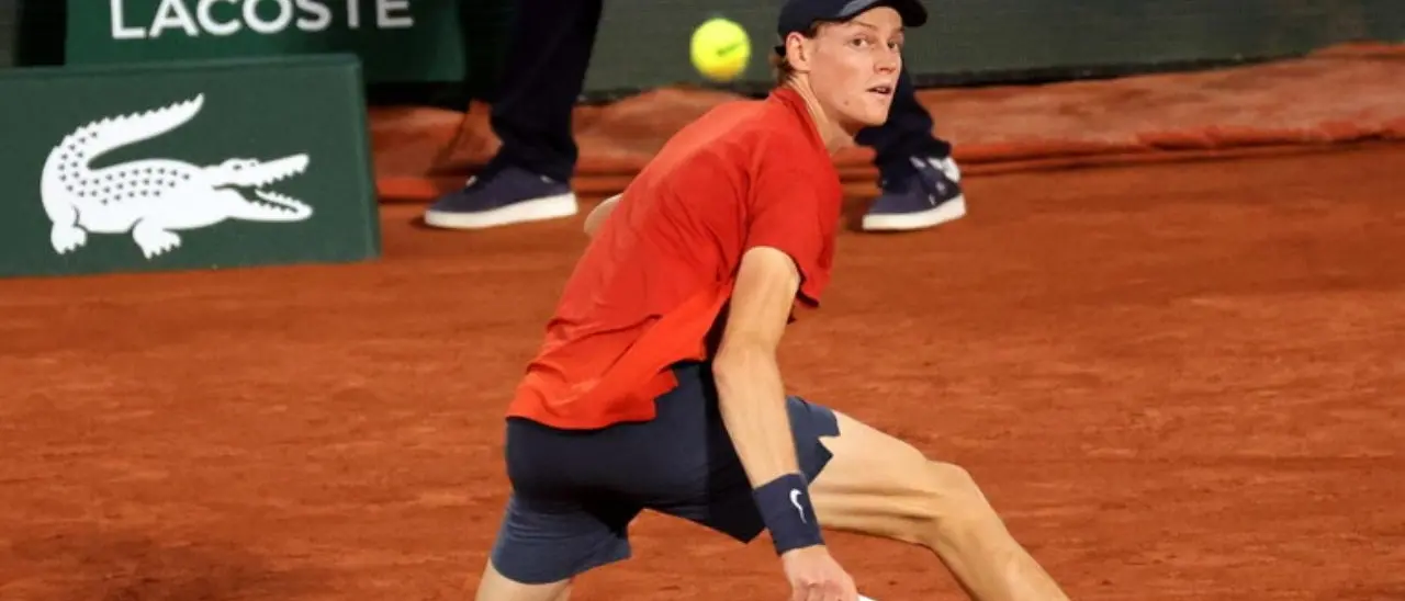 Roland Garros, Sinner batte Kotov e accede agli ottavi di Parigi. Impresa Arnaldi: eliminato Rublev