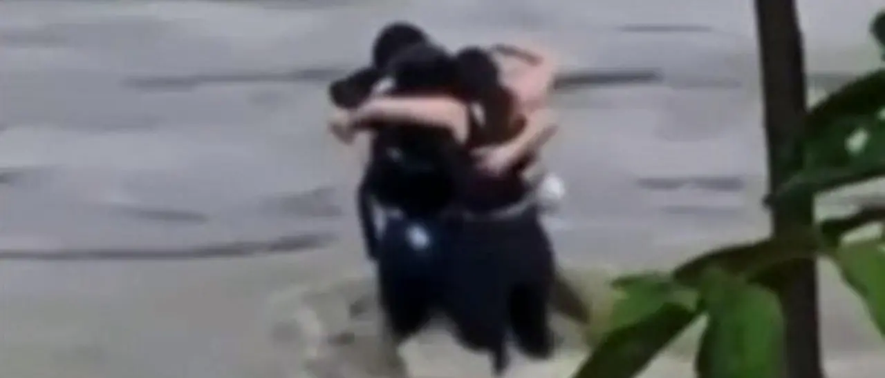 Maltempo in Friuli, tre giovani dispersi per la piena del Natisone: abbracciati e poi travolti dalla corrente