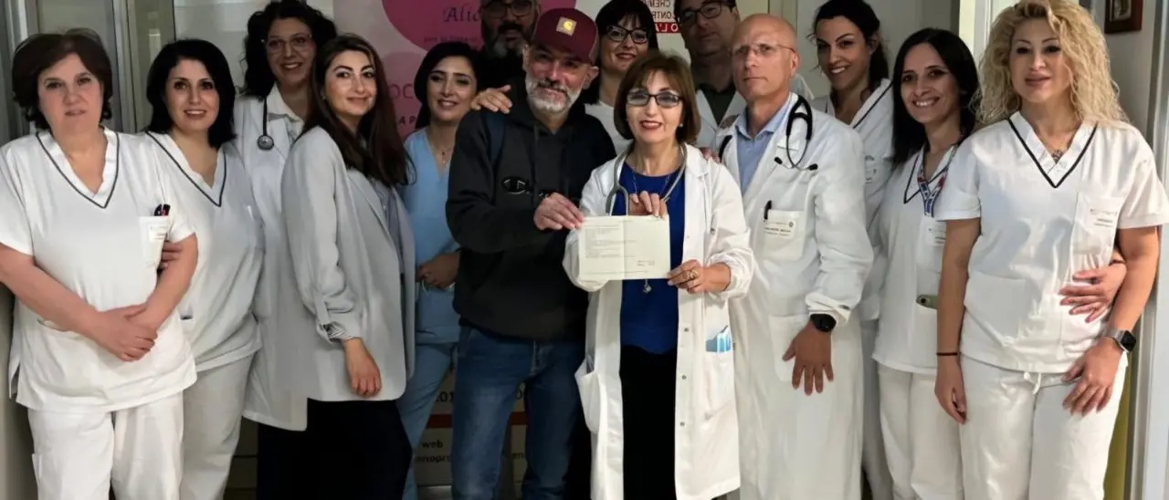 Lamezia Terme, lo scrittore Igor Colombo dona i ricavi del suo libro al reparto di Oncologia