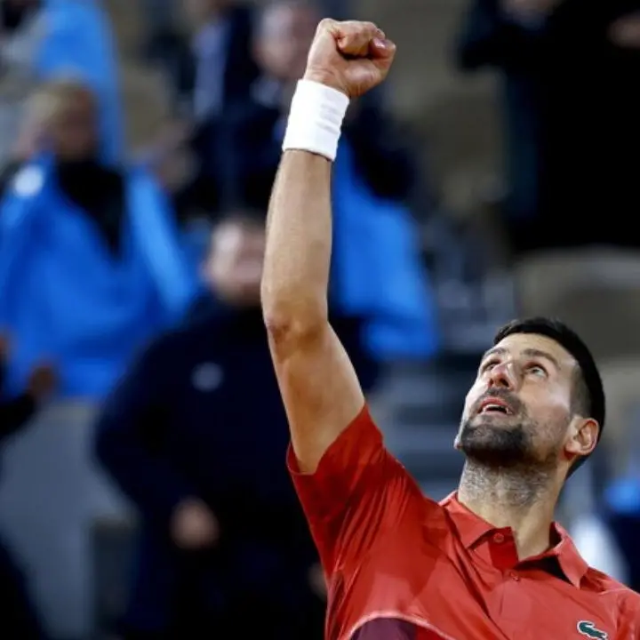 Roland Garros, Djokovic batte Musetti e resta numero uno. Sinner oggi in campo contro Moutet