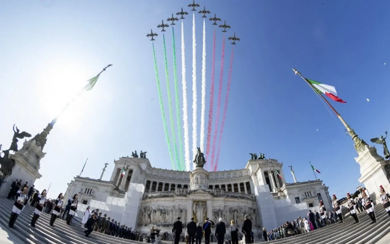 Festa della Repubblica, al via le celebrazioni a Roma. Mattarella: «Indipendenza e libertà conquiste da difendere ogni giorno»