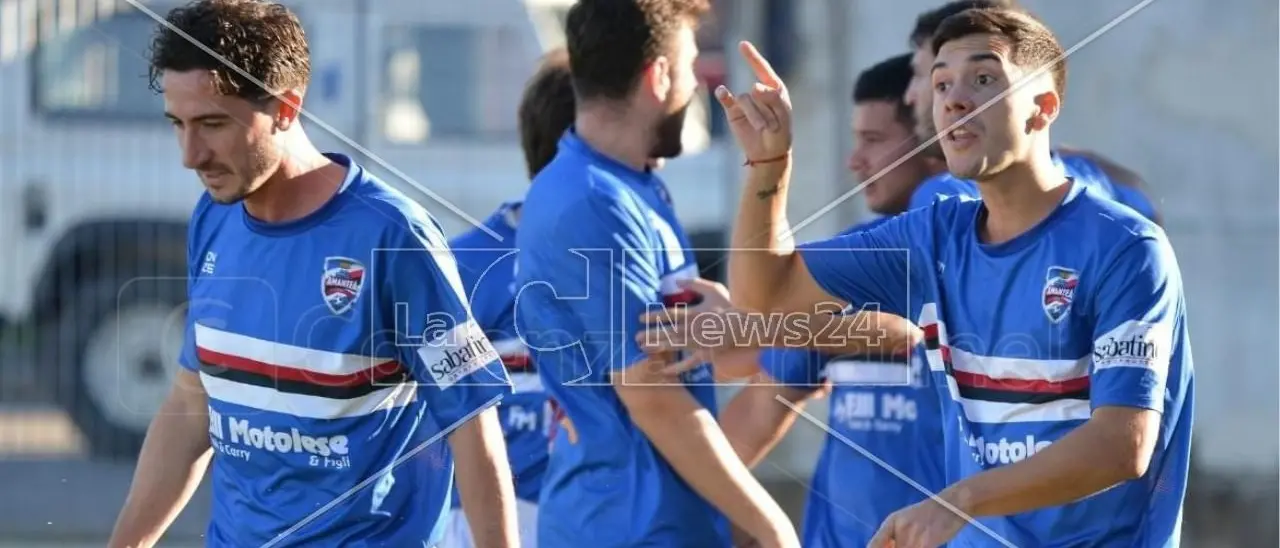 «Comportamento irrispettoso dell’Amministrazione»: l’Amantea consegna la squadra di calcio al Comune