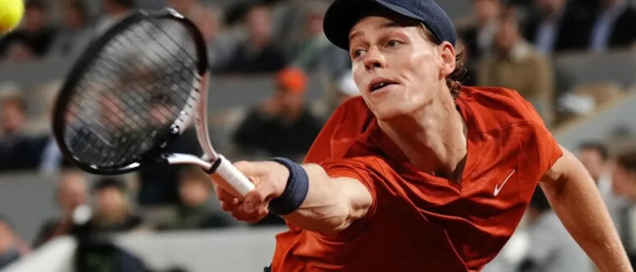 Roland Garros, Sinner soffre ma batte Moutet: l’azzurro accede ai quarti a Parigi