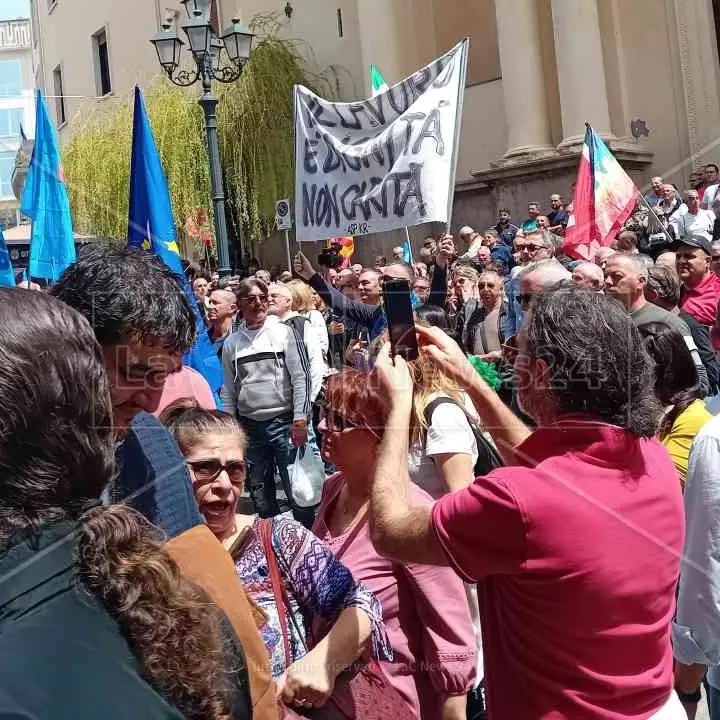 Tirocinanti Calabria, i sindacati indicono una nuova manifestazione: «Il 7 giugno a Cosenza per dire basta a una vergogna lunga 10 anni»