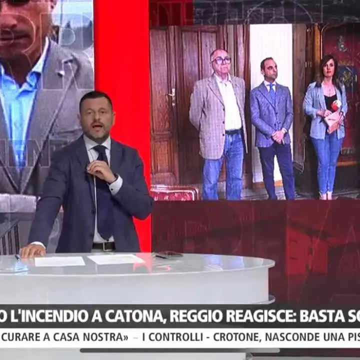 Incendio al campo di Catona, Falcomatà: «Una ferita ancora sanguinante». Appello a scendere in piazza contro la criminalità