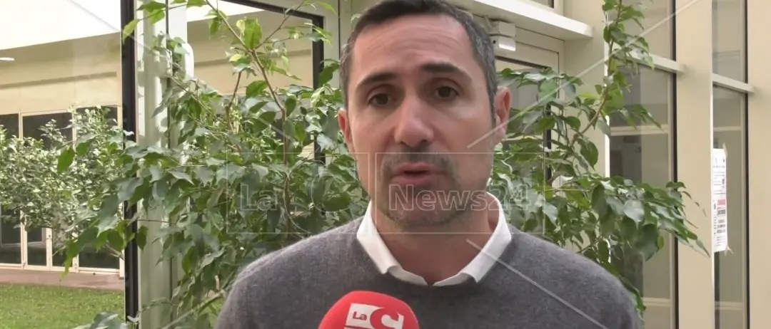 Niente visita cardiologica a Catanzaro per un anziano invalido, Alecci (Pd): «Manifesta incapacità organizzativa»