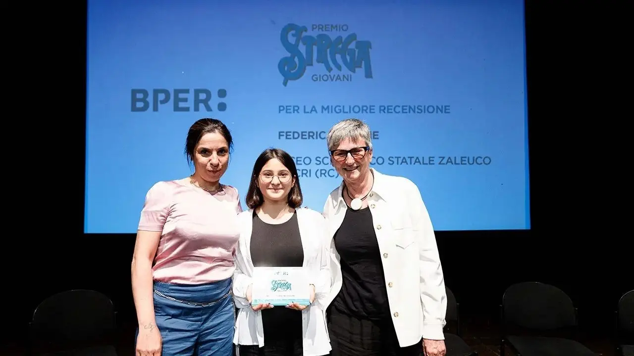 Alla 16enne calabrese Federica Pitone il premio Strega giovani per la migliore recensione di un romanzo