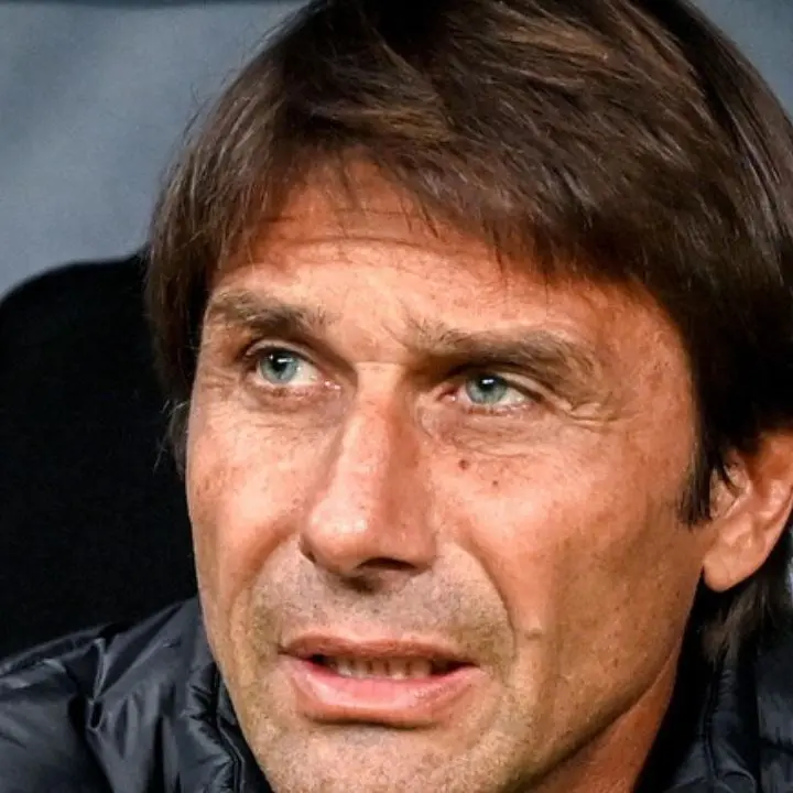 Serie A, Antonio Conte è il nuovo allenatore del Napoli: arriva l’ufficialità