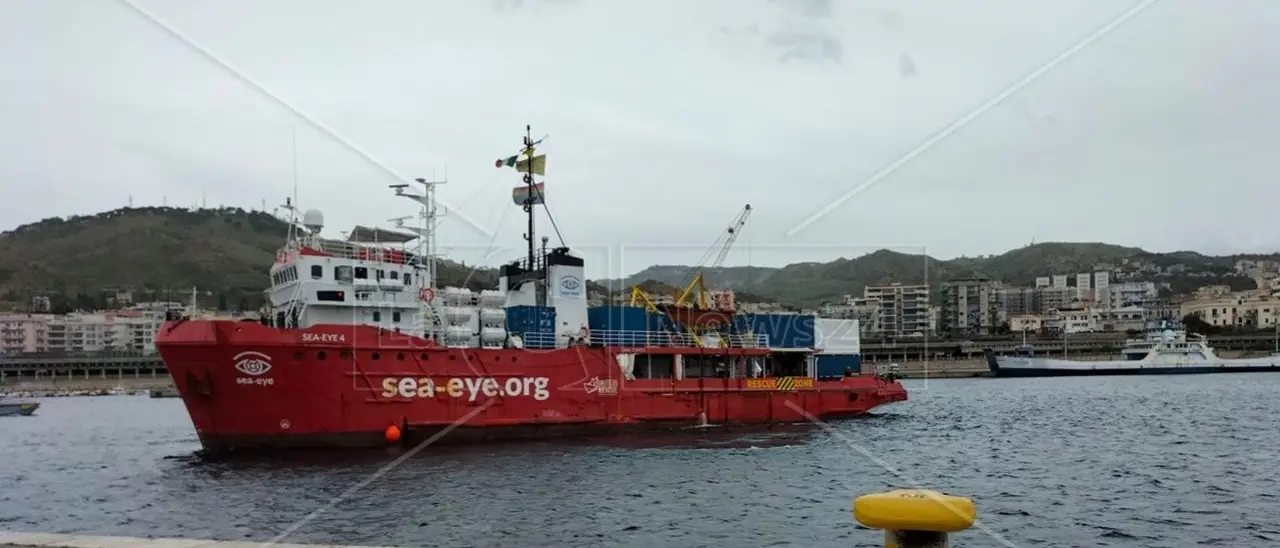 Soccorse 84 migranti in mare, il Tribunale di Reggio annulla il fermo per la nave Sea eye 4. L’ong: «Operazioni corrette»
