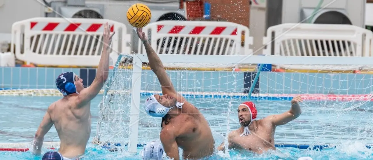 Il sogno A1 della Rari Nantes Crotone sfuma ai rigori. Contestato l’annullamento di una rete pitagorica nel finale