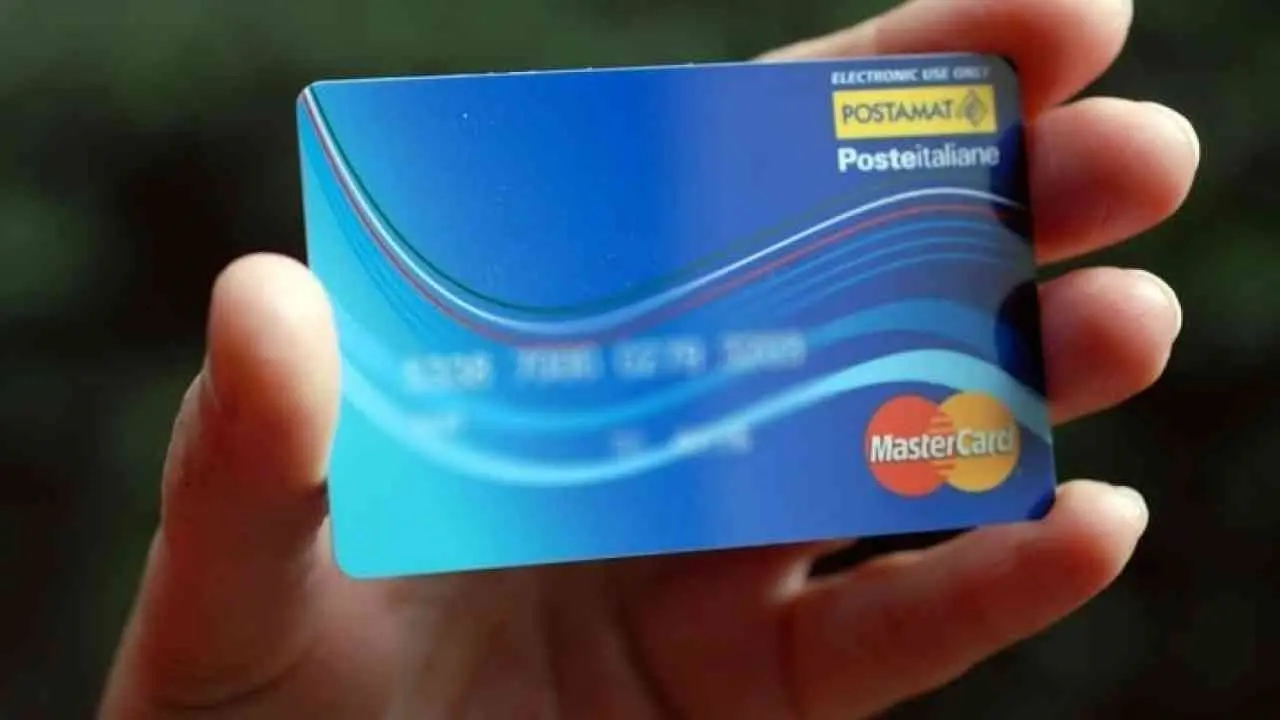 Sale da 460 a 500 euro la social card “Dedicata a te”: da settembre 30mila beneficiari in più e nuove categorie di acquisto