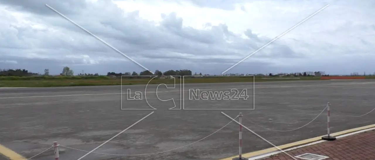 La pista dell’aviosuperficie di Scalea è ancora inaccessibile, un altro elicottero del 118 atterra nel parcheggio