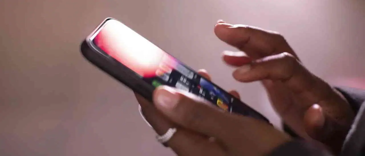 Adescava ragazzine per farsi inviare foto hard, arrestato un 23enne a Milano: da Reggio Calabria la prima denuncia