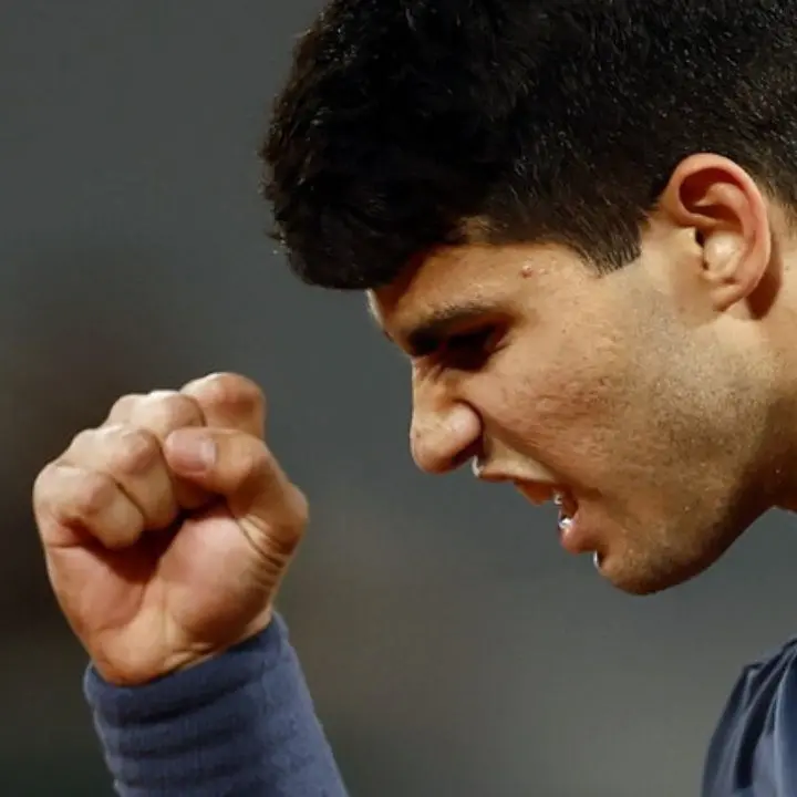 Roland Garros, il sogno di Sinner si ferma in semifinale: Alcaraz vince al quinto set