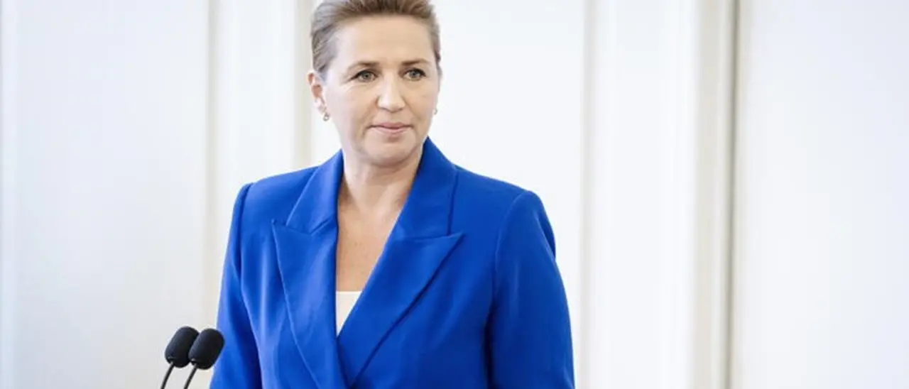 La premier della Danimarca Mette Frederiksen presa a pugni da un uomo al mercato