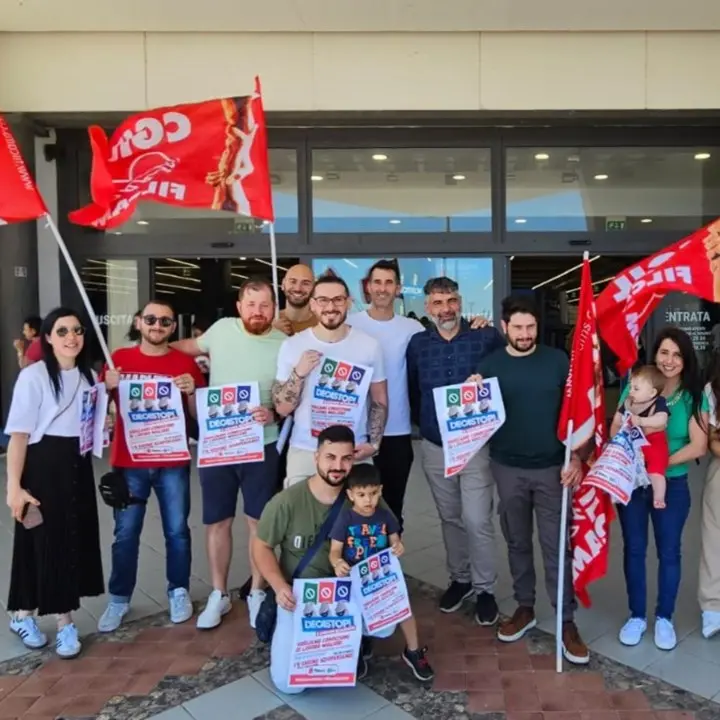 A Gioia Tauro lo sciopero dei lavoratori Decathlon, la Filcams Cgil: «Pronti ad azioni ancora più incisive»