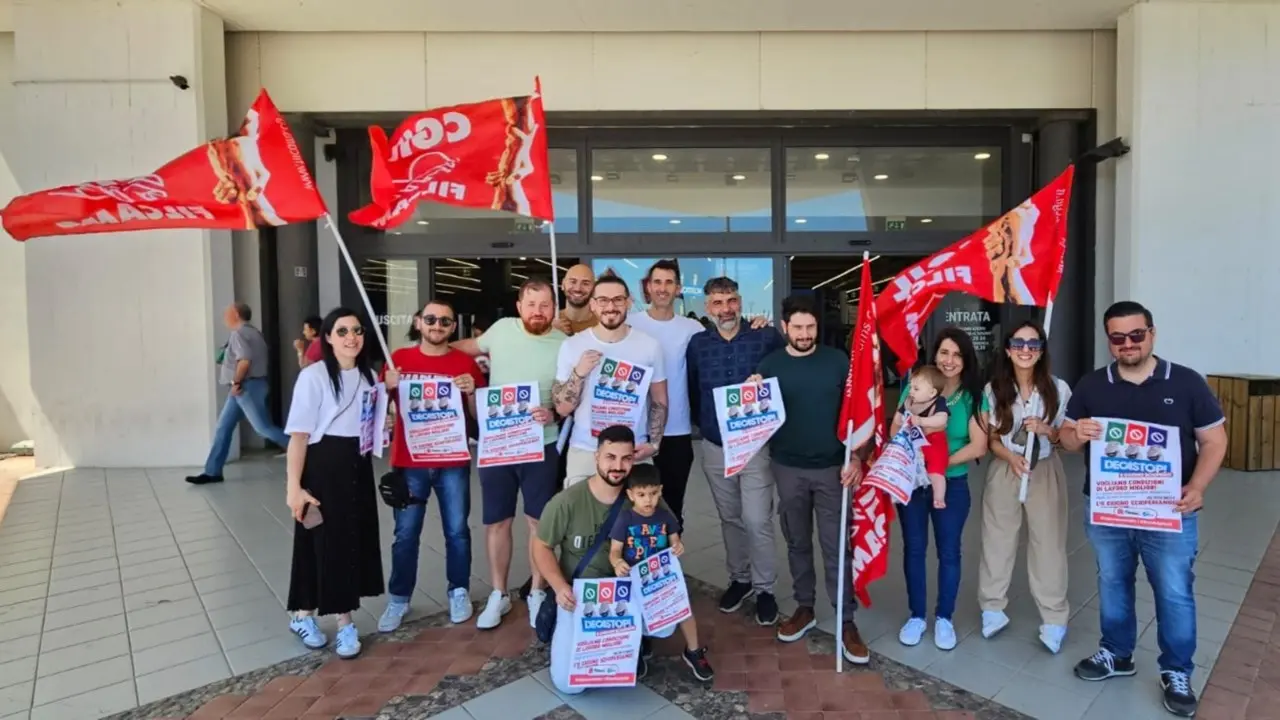 A Gioia Tauro lo sciopero dei lavoratori Decathlon, la Filcams Cgil: «Pronti ad azioni ancora più incisive»