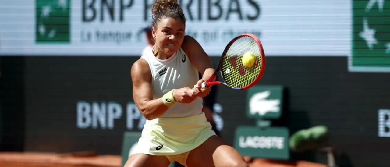 Roland Garros, Swiatek troppo forte: la Paolini esce tra gli applausi di Parigi