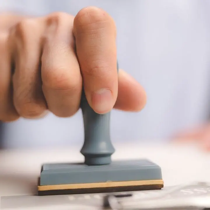 Certificati retrodatati, i dirigenti scolastici: «Non ci risultano casi di questo tipo, ci atteniamo solo alle norme vigenti»